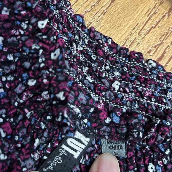 Kut from the KLOTH Women’s Multi Floral Embroidered Off the Shoulder Blouse Sz-S - Picture 6 of 6